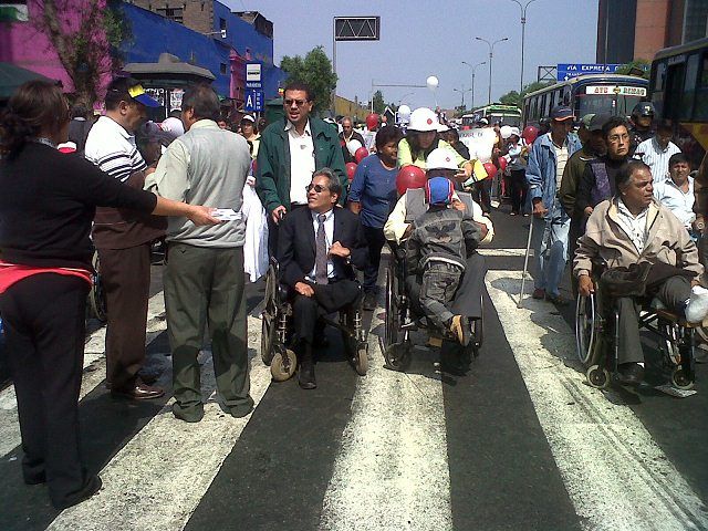 Carlos Alberto Campos (Presidente) y Enrique Farfán Pérez (Secretario Ejecutivo), representaron a la Sociedad Roosevelt en la MARCHA UNITARIA POR LOS DERECHOS DE LAS PCD.
